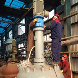 给山东制药企业设计制造的5600L的高压磁力密封反应釜