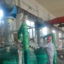 我公司设计制造的2.5MPa、12000L的3台钛复合板磁力反应釜