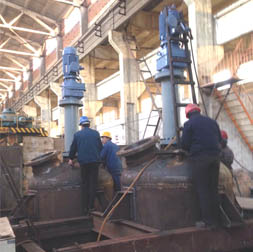 为宝鸡一家公司设计制造的8000L~10000L钛反应釜